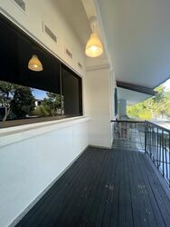 Sixth Avenue (D10), Terrace #443225111